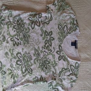 Womens M Karen Scot green & white floral tee